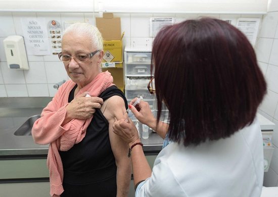 Vacinação contra febre amarela acontece em oito UBS neste sábado