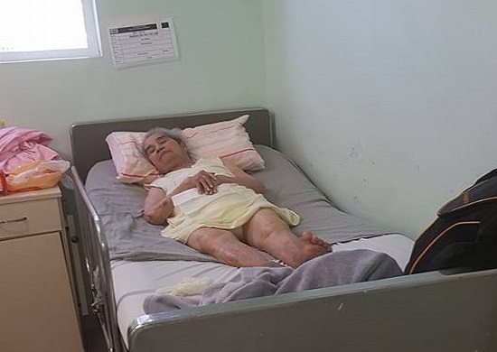 Idosa aguarda cirurgia no HMU devido à falta de material
