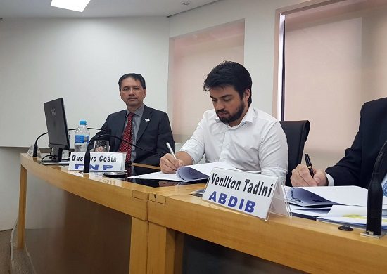 Guti assina Termo de Cooperação Técnica com Abdib