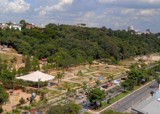 Bosque maia recebe feira de livros seminovos