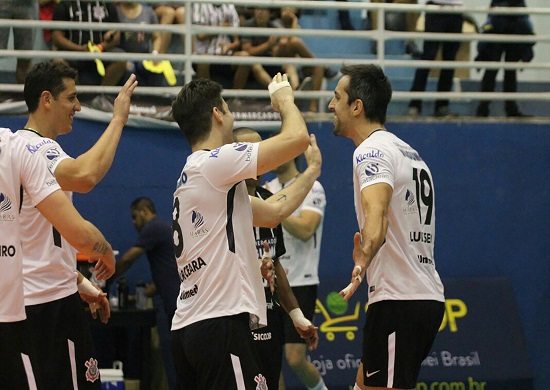 Corinthians-Guarulhos vence o Vôlei Renata pela Superliga Masculina de Vôlei