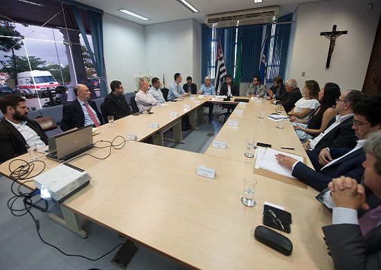 Prefeitura discute Parceria Público Privada para iluminação