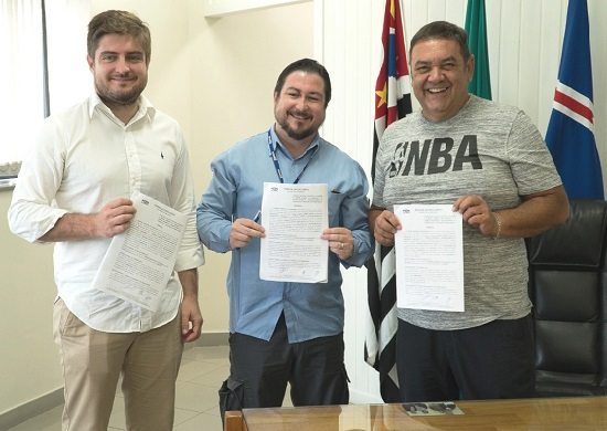 Sem licitação, Soltur assina reforma da nova sede da Câmara