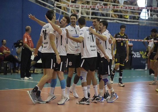 Corinthians-Guarulhos enfrenta nesta noite o Caramuru/Ponta Grossa, no Paraná