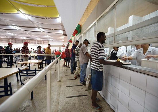 Restaurante Popular do Taboão comemora quatro anos