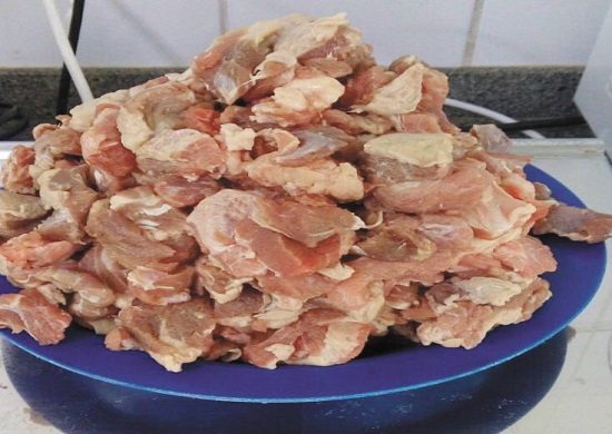 PATO POR LEBRE! Professores denunciam qualidade da carne servida nas merendas das escolas municipais