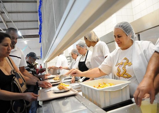 Restaurante Popular do Taboão comemora 4º aniversário