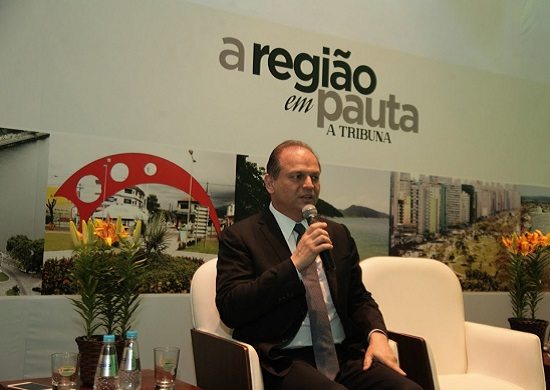 Ministro da Saúde diz que vai deixar o cargo para disputar a eleição