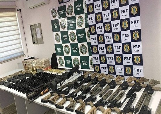 Sargento do Exército é preso com 19 fuzis na Via Dutra