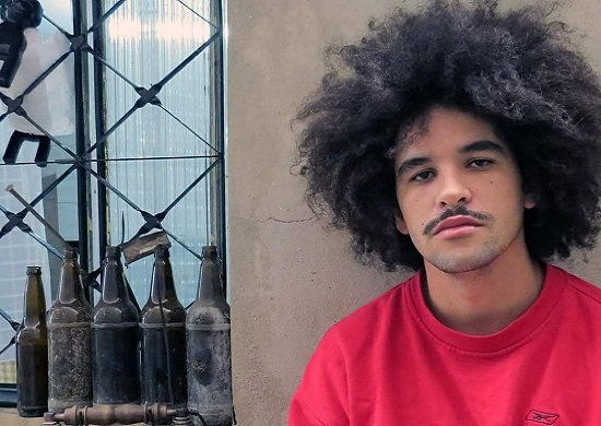 Rapper guarulhense lança álbum no Teatro Adamastor
