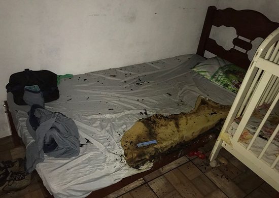 Mãe é presa por incendiar quarto e tentar matar os filhos