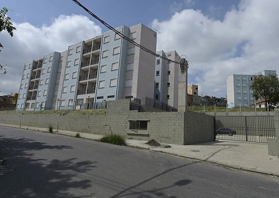 Famílias removidas para obra do Rodoanel recebem unidades habitacionais