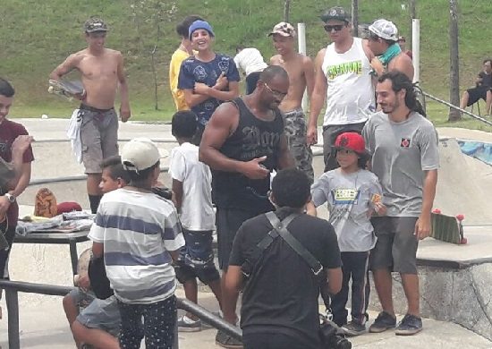 Guarulhense de 8 anos fica com vice campeonato de skate