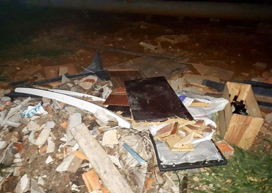 Prefeitura apreende veículo por descarte irregular