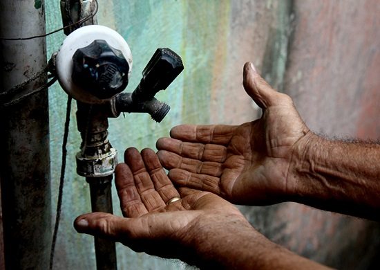 Problema em rede adutora da Sabesp afeta abastecimento de água em 13 bairros de Guarulhos