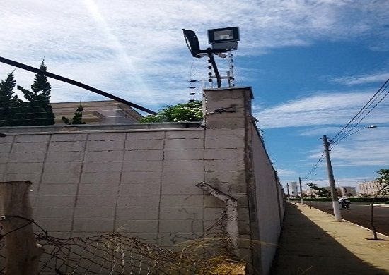 Trio faz seis reféns durante roubo em condomínio de Americana