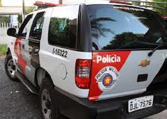 Homem morre após cair de árvore em terreno na Vila Rio