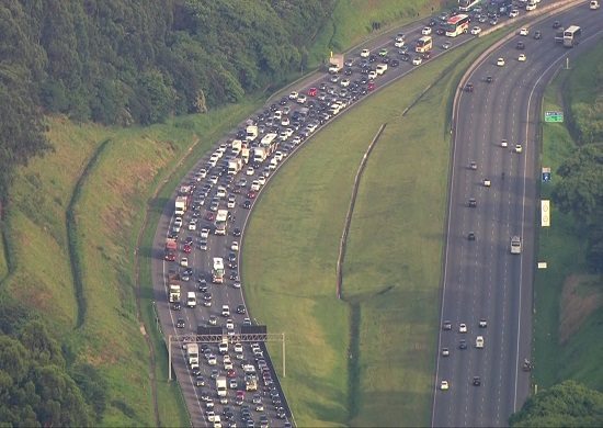 SP terá tráfego intenso nas estradas na volta do feriado e fim das férias escolares