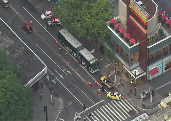 Pedestre morre atropelado por ônibus na Avenida Brigadeiro Luís Antônio