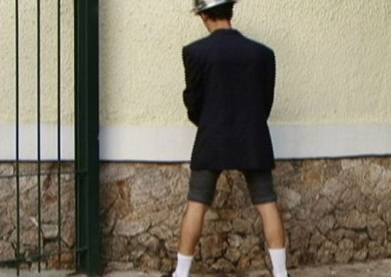 Prefeitura de São Paulo vai multar quem fizer xixi nas ruas durante o carnaval