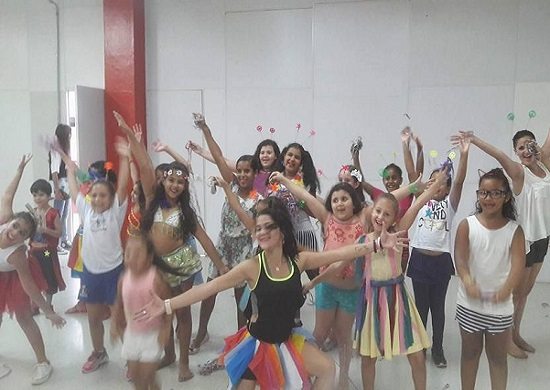 Caravana CarnaCEUs leva programação animada para diversas regiões da cidade