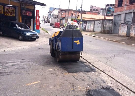 Região do Pimentas recebe mutirão do serviço de tapa-buracos