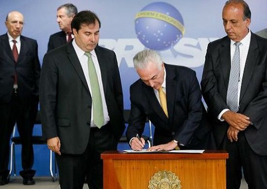 Temer assina decreto de intervenção federal na segurança do Rio de Janeiro