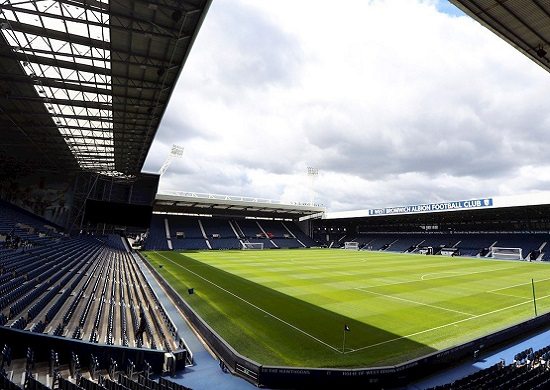 Jogadores do West Bromwich, da Inglaterra, pedem desculpas por furto de carro na Espanha