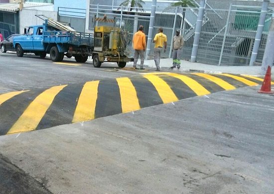 Vias da cidade ganham lombadas construídas pela Proguaru
