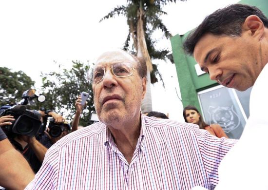 ‘Maluf está definhando, de fraldão e de cadeira de rodas’, diz advogado