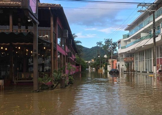 Chuvas causam estragos, provocam morte e deixam feridos em Ubatuba