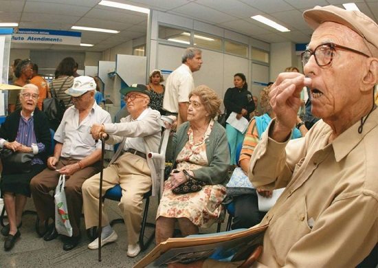 Aposentados e pensionistas têm até amanhã para provar ao INSS que estão vivos
