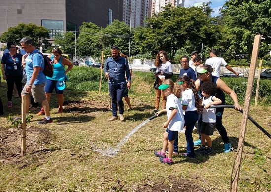 Prefeitura realiza plantio de mudas da Mata Atlântica