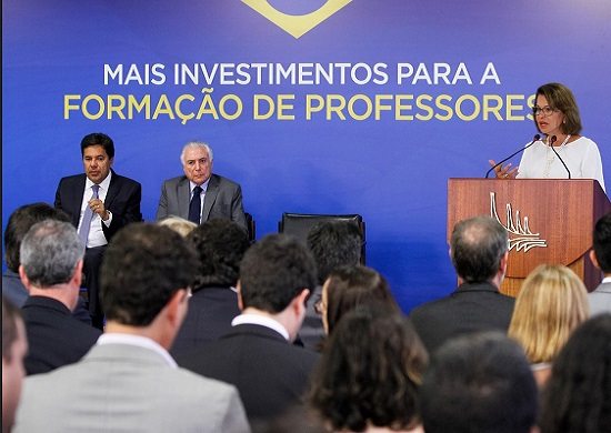 Governo anuncia liberação de R$ 1 bilhão para formação de professores