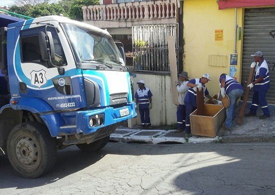 Prefeitura realiza Operação Cata Trecos no Jardim Palmira