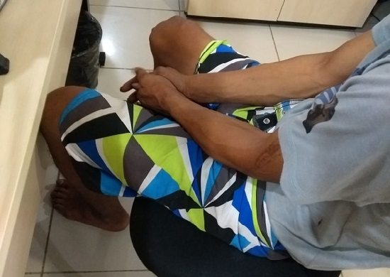 Homem furta televisor de pastelaria e é roubado por outro ladrão ao sair na rua