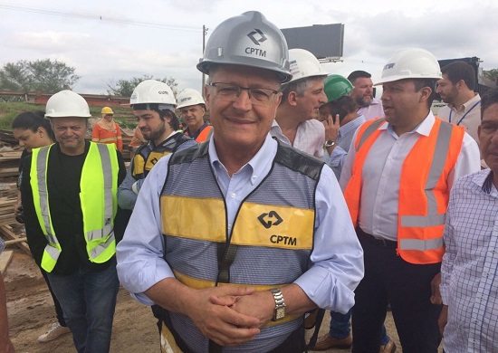 Após atrasos, Alckmin promete entregar linha que liga SP ao aeroporto de Cumbica até o início de abril
