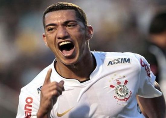 Corinthians anuncia retorno do volante Ralf