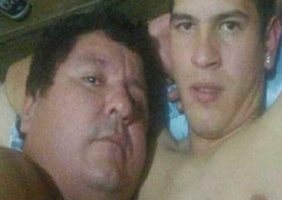 Vazam fotos de presidente de clube com jogador na cama