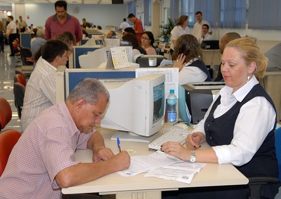 Recadastramento de aposentados e pensionistas para isenção do IPTU começa em 16/04