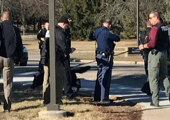 Duas pessoas são mortas por atirador em universidade nos EUA