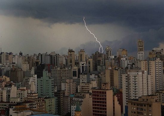 Em 4 dias, chove um terço do esperado para março em São Paulo