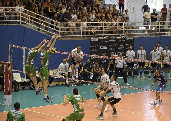 Corinthians-Guarulhos vence e assegura vaga no playoff da Superliga de Vôlei