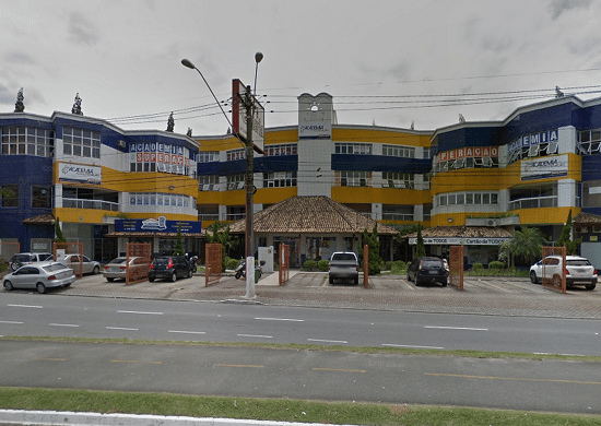 Homem é preso após esquecer que estava foragido e chamar a polícia