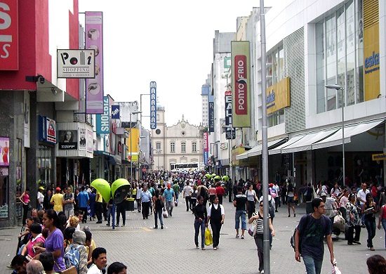 Após 3 anos de baixa, comércio varejista de Guarulhos volta a gerar empregos