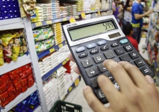 Inflação oficial é a menor para fevereiro em 18 anos