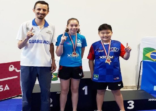 Atletas de Guarulhos vencem torneio de tênis de mesa