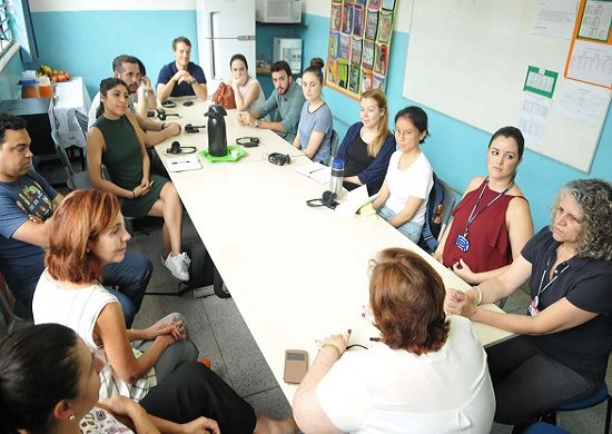 Estudantes da Universidade Columbia visitam escolas da Rede Municipal