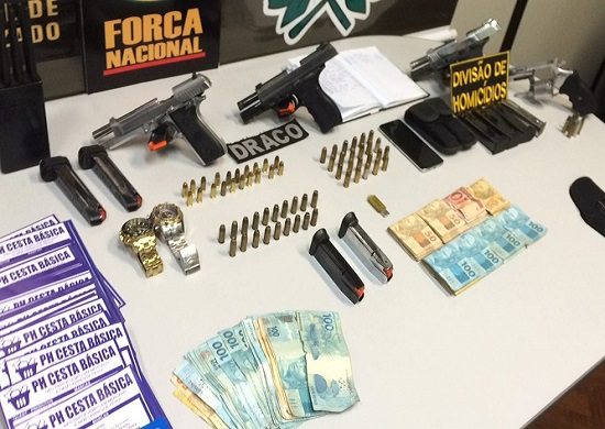 Polícia Civil prende 4 PMs e mais 5 suspeitos em ação contra milícia no RJ