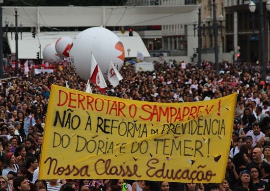 Greve dos professores atinge 93% das escolas municipais de SP